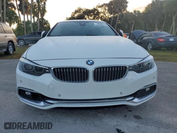 ✅ 2019 BMW 4 Series 440i • VIN: WBA4Z5C5XKEE17045 • Lot: 74325114. Wystawiony na Copart z przebiegiem 82 911 mil. Bezpłatny archiwum sprzedaży aukcyjnych z USA i szczegółowy raport historii pojazdu na DreamBid. Zdjęcie 5.