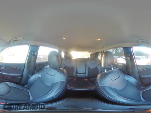 ✅ 2019 Jeep Cherokee Latitude Plus • VIN: 1C4PJLLX5KD131667 • Lot: 92852245. Wystawiony na Copart z przebiegiem 80 037 mil. Bezpłatny archiwum sprzedaży aukcyjnych z USA i szczegółowy raport historii pojazdu na DreamBid. Zdjęcie 15.