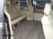 ✅ 2010 Chrysler Town & Country Limited • VIN: 2A4RR7DX2AR451719 • Lot: 42351759. Wystawiony na IAAI z przebiegiem 163 635 mil. Bezpłatny archiwum sprzedaży aukcyjnych z USA i szczegółowy raport historii pojazdu na DreamBid. Zdjęcie 8.