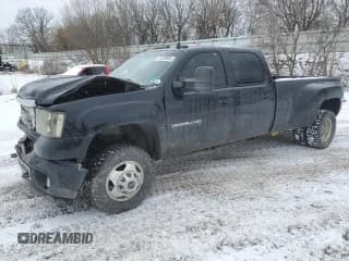 ✅ 2013 GMC Sierra 3500HD Denali • VIN: 1GT426C86DF140492 • Lot: 41579685. Wystawiony na Copart z przebiegiem 209 287 mil. Bezpłatny archiwum sprzedaży aukcyjnych z USA i szczegółowy raport historii pojazdu na DreamBid. Zdjęcie 1.