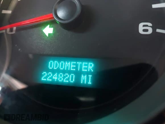 ✅ 2011 Chevrolet Silverado 2500HD Work Truck • VIN: 1GC0CVCG2BF214047 • Lot: 41410653. Wystawiony na IAAI z przebiegiem 224 820 mil. Bezpłatny archiwum sprzedaży aukcyjnych z USA i szczegółowy raport historii pojazdu na DreamBid. Zdjęcie 15.