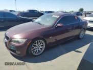 ✅ 2008 BMW 3 Series 328i • VIN: WBAWR33518P153382 • Lot: 68785755. Wystawiony na Copart z przebiegiem 104 882 mil. Bezpłatny archiwum sprzedaży aukcyjnych z USA i szczegółowy raport historii pojazdu na DreamBid. Zdjęcie 1.