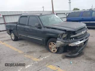 2005 Chevrolet Silverado 1500 LS z VIN 2GCEC13T751268192, wystawiony jako IAAI lot #43374870 z przebiegiem 282 256 mil mil oraz . Historia ofert i sprzedaży dostępna na DreamBid. Obrazek 1.