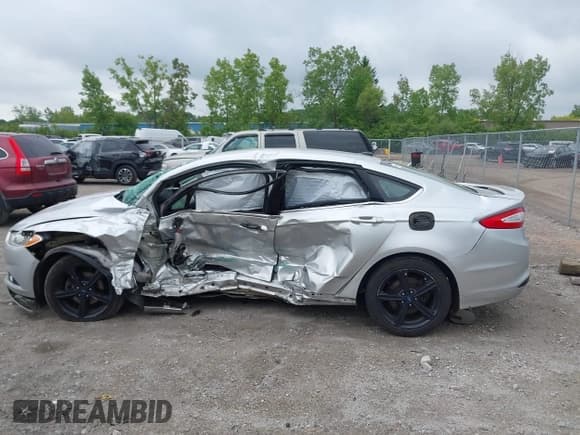 ✅ 2016 Ford Fusion SE • VIN: 3FA6P0H75GR242726 • Лот: 42323268. Опубликован ранее на IAAI с пробегом 147 180 миль. Бесплатный доступ к архиву аукционных продаж из США и подробный отчёт об истории автомобиля на DreamBid. Изображение 14.