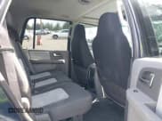 ✅ 2004 Ford Expedition Special Service • VIN: 1FMFU16L04LA40973 • Lot: 42304564. Wystawiony na IAAI z przebiegiem 221 708 mil. Bezpłatny archiwum sprzedaży aukcyjnych z USA i szczegółowy raport historii pojazdu na DreamBid. Zdjęcie 8.