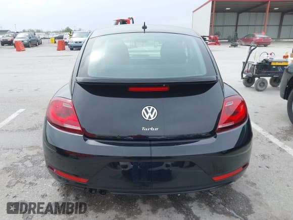 ✅ 2018 Volkswagen Beetle S • VIN: 3VWFD7AT1JM706390 • Lot: 42027033. Wystawiony na IAAI z przebiegiem 24 672 mil. Bezpłatny archiwum sprzedaży aukcyjnych z USA i szczegółowy raport historii pojazdu na DreamBid. Zdjęcie 16.