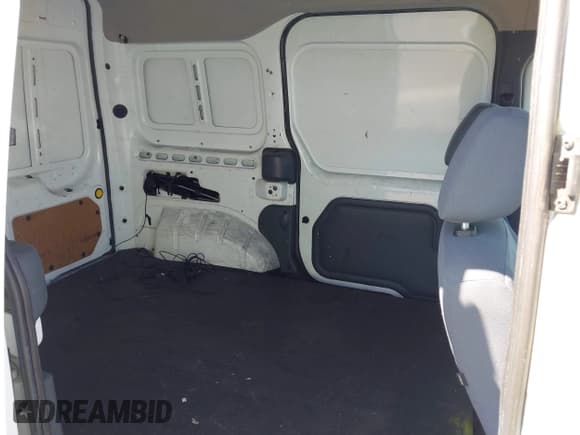 ✅ 2012 Ford Transit Connect XL • VIN: NM0LS7AN0CT119029 • Lot: 43253472. Wystawiony na IAAI z przebiegiem 209 243 mil. Bezpłatny archiwum sprzedaży aukcyjnych z USA i szczegółowy raport historii pojazdu na DreamBid. Zdjęcie 8.