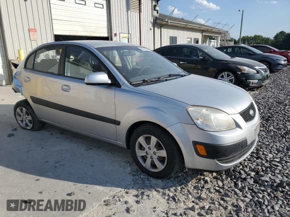 ✅ 2008 Kia Rio LX • VIN: KNADE123X86317144 • Lot: 84748235. Wystawiony na Copart z przebiegiem 104 860 mil. Bezpłatny archiwum sprzedaży aukcyjnych z USA i szczegółowy raport historii pojazdu na DreamBid. Zdjęcie 4.