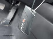 ✅ 2019 Lexus UX 200 • VIN: JTHY3JBH8K2013667 • Lot: 41635062. Wystawiony na IAAI z przebiegiem 75 863 mil. Bezpłatny archiwum sprzedaży aukcyjnych z USA i szczegółowy raport historii pojazdu na DreamBid. Zdjęcie 11.