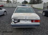 ✅ 1992 Mercedes-Benz 190 • VIN: WDBDA29D3NF993013 • Lot: 55794035. Wystawiony na Copart z przebiegiem 181 833 mil. Bezpłatny archiwum sprzedaży aukcyjnych z USA i szczegółowy raport historii pojazdu na DreamBid. Zdjęcie 6.
