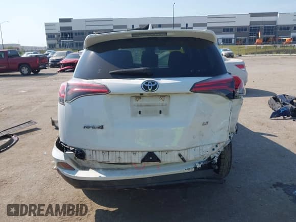 ✅ 2017 Toyota RAV4 LE • VIN: JTMZFREV6HJ146214 • Lot: 43256903. Wystawiony na IAAI z przebiegiem 92 555 mil. Bezpłatny archiwum sprzedaży aukcyjnych z USA i szczegółowy raport historii pojazdu na DreamBid. Zdjęcie 16.