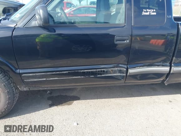 ✅ 2001 Chevrolet S-10 LS • VIN: 1GCCS19W818150784 • Лот: 41864042. Опубликован ранее на IAAI с пробегом 103 561 миль. Бесплатный доступ к архиву аукционных продаж из США и подробный отчёт об истории автомобиля на DreamBid. Изображение 6.