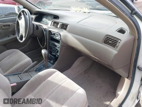 ✅ 1997 Toyota Camry LE • VIN: JT2BG22K4V0064251 • Lot: 43840554. Wystawiony na IAAI z przebiegiem 110 067 mil. Bezpłatny archiwum sprzedaży aukcyjnych z USA i szczegółowy raport historii pojazdu na DreamBid. Zdjęcie 5.