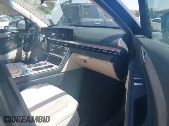 ✅ 2025 Genesis GV80 Prestige • VIN: KMUHCESB8SU253890 • Lot: 41908410. Listed on IAAI with 5,617 mi. Free auction sales archive from the USA and detailed vehicle history report at DreamBid. Image 5.