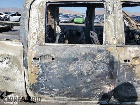 ✅ 2023 GMC Sierra 2500HD SLT • VIN: 1GT49NEY0PF108693 • Lot: 42216545. Wystawiony na Copart z przebiegiem Nie podano. Bezpłatny archiwum sprzedaży aukcyjnych z USA i szczegółowy raport historii pojazdu na DreamBid. Zdjęcie 10.