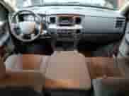 2008 Dodge 1500 SXT z VIN 3D7KS19D58G136703, wystawiony jako Copart lot #45392965 z przebiegiem 97 001 mil mil oraz Czysty tytuł • Clean title. Historia ofert i sprzedaży dostępna na DreamBid. Obrazek 8.