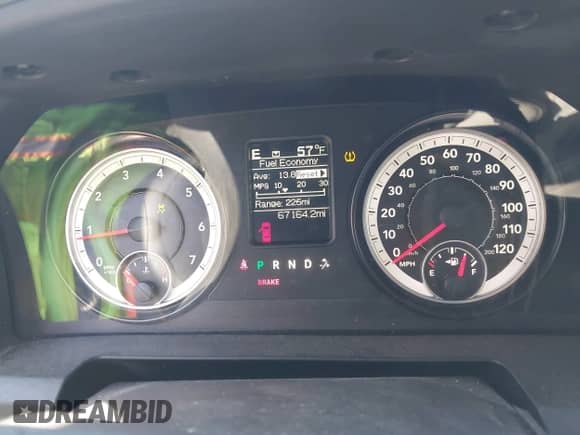 2015 Ram 1500 Express z VIN 3C6JR6AT8FG574458, wystawiony jako IAAI lot #43334806 z przebiegiem 67 164 mil mil oraz . Historia ofert i sprzedaży dostępna na DreamBid. Obrazek 7.