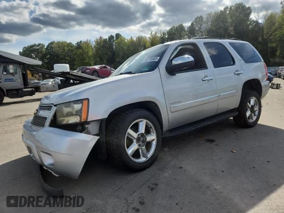 ✅ 2014 Chevrolet Tahoe LTZ • VIN: 1GNSKCE07ER128985 • Lot: 85178565. Wystawiony na Copart z przebiegiem 113 593 mil. Bezpłatny archiwum sprzedaży aukcyjnych z USA i szczegółowy raport historii pojazdu na DreamBid. Zdjęcie 1.