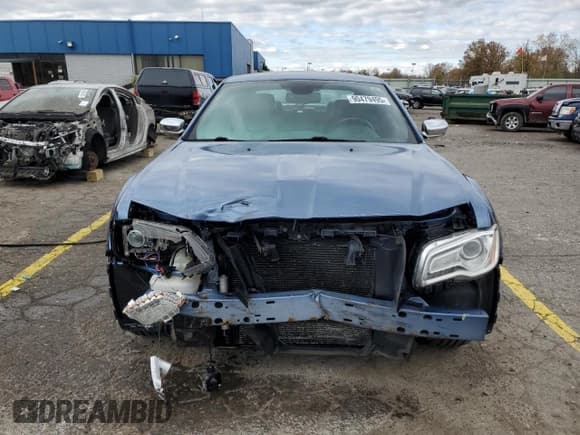 ✅ 2011 Chrysler 300 C • VIN: 2C3CK6CT6BH612156 • Lot: 90479495. Wystawiony na Copart z przebiegiem 179 247 mil. Bezpłatny archiwum sprzedaży aukcyjnych z USA i szczegółowy raport historii pojazdu na DreamBid. Zdjęcie 5.