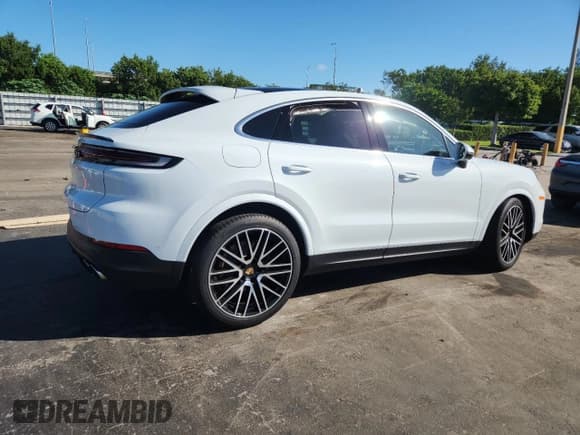 ✅ 2024 Porsche Cayenne • VIN: WP1BA2AY9RDA55041 • Lot: 81986405. Wystawiony na Copart z przebiegiem 7 968 mil. Bezpłatny archiwum sprzedaży aukcyjnych z USA i szczegółowy raport historii pojazdu na DreamBid. Zdjęcie 3.