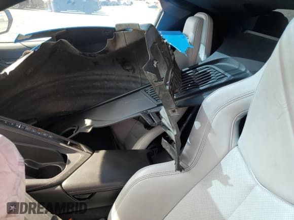 ✅ 2022 Chevrolet Corvette 1LT • VIN: 1G1YA2D47N5103492 • Lot: 80427565. Wystawiony na Copart z przebiegiem Nie podano. Bezpłatny archiwum sprzedaży aukcyjnych z USA i szczegółowy raport historii pojazdu na DreamBid. Zdjęcie 10.