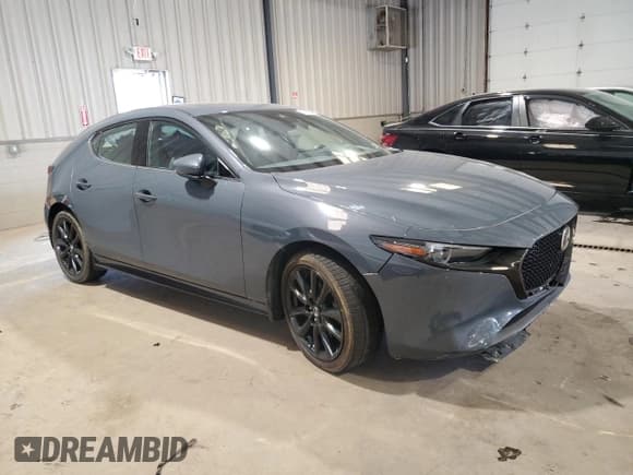 ✅ 2021 Mazda 3 Premium • VIN: JM1BPBML2M1401554 • Lot: 81148065. Wystawiony na Copart z przebiegiem 40 943 mil. Bezpłatny archiwum sprzedaży aukcyjnych z USA i szczegółowy raport historii pojazdu na DreamBid. Zdjęcie 4.