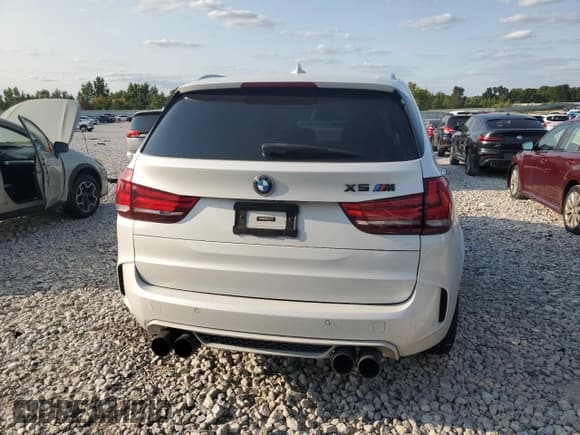 ✅ 2017 BMW X5 M • VIN: 5YMKT6C33H0U39530 • Lot: 70622145. Wystawiony na Copart z przebiegiem 96 324 mil. Bezpłatny archiwum sprzedaży aukcyjnych z USA i szczegółowy raport historii pojazdu na DreamBid. Zdjęcie 6.