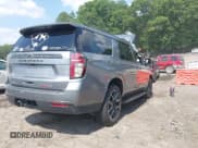 ✅ 2022 Chevrolet Suburban • VIN: 1GNSCEKT2NR124124 • Lot: 42671471. Wystawiony na IAAI z przebiegiem Nie podano. Bezpłatny archiwum sprzedaży aukcyjnych z USA i szczegółowy raport historii pojazdu na DreamBid. Zdjęcie 4.