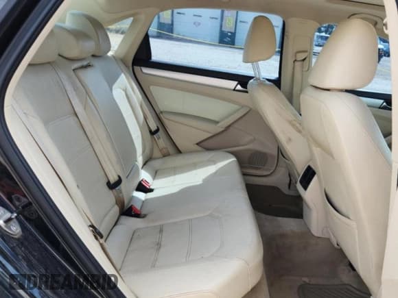 ✅ 2013 Volkswagen Passat SE • VIN: 1VWBN7A37DC103090 • Lot: 69379765. Wystawiony na Copart z przebiegiem 125 157 mil. Bezpłatny archiwum sprzedaży aukcyjnych z USA i szczegółowy raport historii pojazdu na DreamBid. Zdjęcie 10.