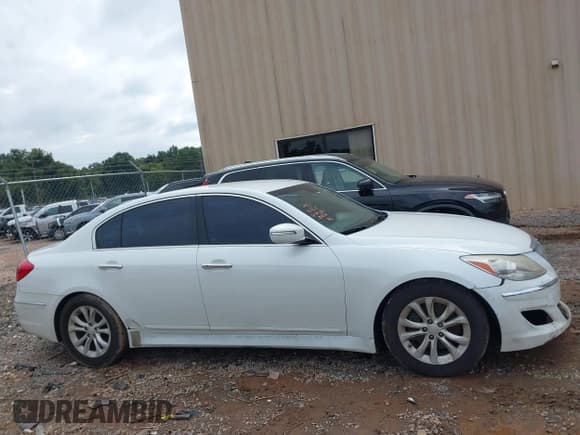 ✅ 2013 Hyundai Genesis 3.8L • VIN: KMHGC4DD2DU250120 • Lot: 43340512. Wystawiony na IAAI z przebiegiem 199 282 mil. Bezpłatny archiwum sprzedaży aukcyjnych z USA i szczegółowy raport historii pojazdu na DreamBid. Zdjęcie 12.