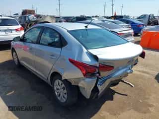 2021 Hyundai Accent SE z VIN 3KPC24A62ME130487, wystawiony jako IAAI lot #42993727 z przebiegiem 76 281 mil mil oraz . Historia ofert i sprzedaży dostępna na DreamBid. Obrazek 3.