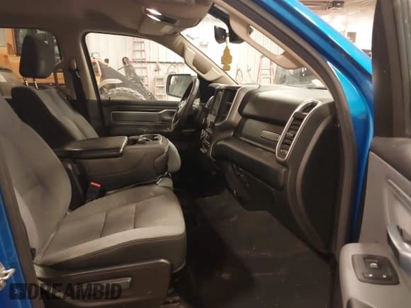 ✅ 2020 Ram 1500 Big Horn • VIN: 1C6RRFFG0LN317246 • Lot: 41111564. Listed on IAAI with 141,503 mi. Free auction sales archive from the USA and detailed vehicle history report at DreamBid. Image 5.