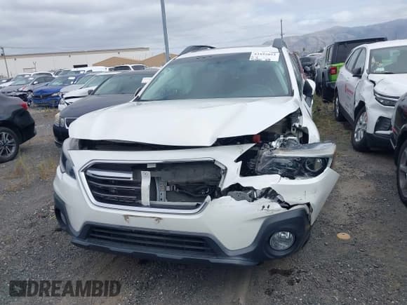 ✅ 2018 Subaru Outback Premium • VIN: 4S4BSADC3J3235713 • Lot: 43492053. Listed on IAAI with 30,800 mi. Free auction sales archive from the USA and detailed vehicle history report at DreamBid. Image 12.
