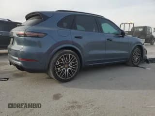 ✅ 2020 Porsche Cayenne Turbo • VIN: WP1AF2AY8LDA39210 • Lot: 93776945. Wystawiony na Copart z przebiegiem 57 284 mil. Bezpłatny archiwum sprzedaży aukcyjnych z USA i szczegółowy raport historii pojazdu na DreamBid. Zdjęcie 3.