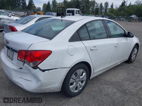 ✅ 2014 Chevrolet Cruze LS • VIN: 1G1PA5SG0E7189811 • Lot: 43023493. Wystawiony na IAAI z przebiegiem 152 958 mil. Bezpłatny archiwum sprzedaży aukcyjnych z USA i szczegółowy raport historii pojazdu na DreamBid. Zdjęcie 4.