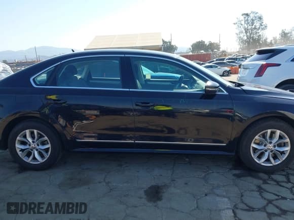 ✅ 2017 Volkswagen Passat S • VIN: 1VWAT7A3XHC083053 • Lot: 43109051. Wystawiony na IAAI z przebiegiem 58 708 mil. Bezpłatny archiwum sprzedaży aukcyjnych z USA i szczegółowy raport historii pojazdu na DreamBid. Zdjęcie 13.