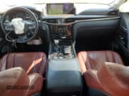 ✅ 2017 Lexus LX 570 • VIN: JTJHY7AX8H4240706 • Lot: 48542445. Wystawiony na Copart z przebiegiem 116 807 mil. Bezpłatny archiwum sprzedaży aukcyjnych z USA i szczegółowy raport historii pojazdu na DreamBid. Zdjęcie 8.