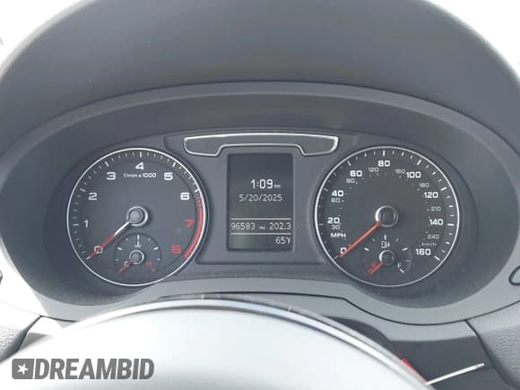 ✅ 2018 Audi Q3 Premium • VIN: WA1ECCFSXJR020965 • Lot: 42301424. Listed on IAAI with 96,583 mi. Free auction sales archive from the USA and detailed vehicle history report at DreamBid. Image 7.