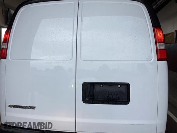 ✅ 2022 Chevrolet Express Cargo • VIN: 1GCWGAFP8N1271163 • Lot: 42309792. Wystawiony na IAAI z przebiegiem 49 088 mil. Bezpłatny archiwum sprzedaży aukcyjnych z USA i szczegółowy raport historii pojazdu na DreamBid. Zdjęcie 1.