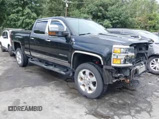 2019 Chevrolet Silverado 2500HD LTZ с VIN 1GC1KTEY7KF185131, выставлен на аукционе IAAI как лот 43354427 с пробегом 35 142 миль миль и . История ставок и продаж доступна на DreamBid. Изображение 1.