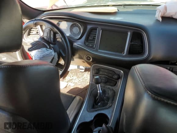 ✅ 2016 Dodge Challenger R/T Plus • VIN: 2C3CDZBTXGH193281 • Lot: 87083135. Wystawiony na Copart z przebiegiem Nie podano. Bezpłatny archiwum sprzedaży aukcyjnych z USA i szczegółowy raport historii pojazdu na DreamBid. Zdjęcie 8.