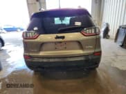 ✅ 2020 Jeep Cherokee Latitude • VIN: 1C4PJMCX6LD584414 • Lot: 70132235. Wystawiony na Copart z przebiegiem 37 601 mil. Bezpłatny archiwum sprzedaży aukcyjnych z USA i szczegółowy raport historii pojazdu na DreamBid. Zdjęcie 6.