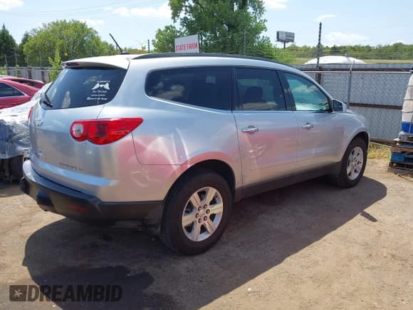 ✅ 2011 Chevrolet Traverse 1LT • VIN: 1GNKVGED9BJ361701 • Lot: 42994765. Wystawiony na IAAI z przebiegiem 85 881 mil. Bezpłatny archiwum sprzedaży aukcyjnych z USA i szczegółowy raport historii pojazdu na DreamBid. Zdjęcie 4.