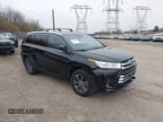 ✅ 2017 Toyota Highlander XLE • VIN: 5TDJZRFH2HS469580 • Lot: 43843833. Listed on IAAI with 120,451 mi. Free auction sales archive from the USA and detailed vehicle history report at DreamBid. Image 1.
