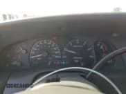 ✅ 1999 Lincoln Navigator • VIN: 5LMPU28L6XLJ05950 • Lot: 44080545. Wystawiony na Copart z przebiegiem 126 844 mil. Bezpłatny archiwum sprzedaży aukcyjnych z USA i szczegółowy raport historii pojazdu na DreamBid. Zdjęcie 9.