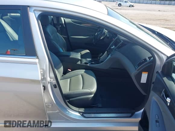 2013 Hyundai Sonata с VIN KMHEC4A49DA090105, выставлен на аукционе IAAI как лот 43479332 с пробегом 116 591 миль миль и . История ставок и продаж доступна на DreamBid. Изображение 5.