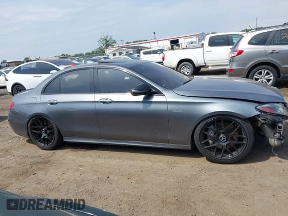 ✅ 2017 Mercedes-Benz E 43 AMG • VIN: WDDZF6EBXHA175922 • Лот: 42584297. Опубликован ранее на IAAI с пробегом 106 549 миль. Бесплатный доступ к архиву аукционных продаж из США и подробный отчёт об истории автомобиля на DreamBid. Изображение 14.