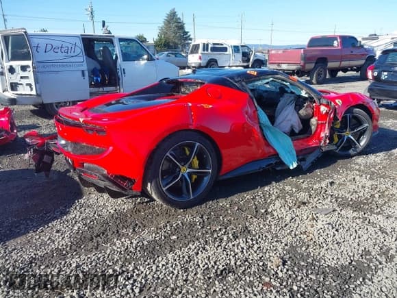 ✅ 2023 Ferrari 296 • VIN: ZFF99SLA3P0296690 • Lot: 41534599. Wystawiony na IAAI z przebiegiem Nie podano. Bezpłatny archiwum sprzedaży aukcyjnych z USA i szczegółowy raport historii pojazdu na DreamBid. Zdjęcie 4.