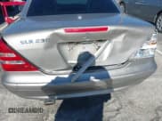 ✅ 2004 Mercedes-Benz SLK 230/320 • VIN: WDBKK49F04F306795 • Lot: 43646375. Wystawiony na IAAI z przebiegiem 95 100 mil. Bezpłatny archiwum sprzedaży aukcyjnych z USA i szczegółowy raport historii pojazdu na DreamBid. Zdjęcie 6.