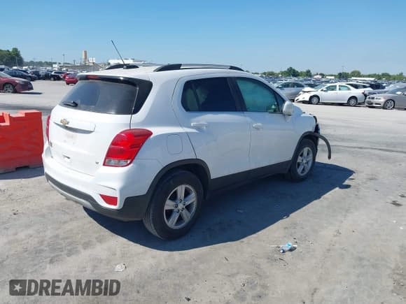 ✅ 2020 Chevrolet Trax LT • VIN: 3GNCJLSBXLL143398 • Lot: 43113837. Wystawiony na IAAI z przebiegiem 100 061 mil. Bezpłatny archiwum sprzedaży aukcyjnych z USA i szczegółowy raport historii pojazdu na DreamBid. Zdjęcie 4.